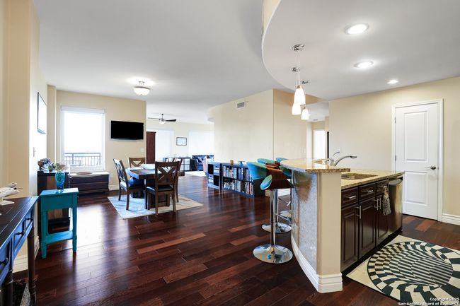 APT-703 - 215 Center St, Condo with 2 bedrooms, 3 bathrooms and null parking in San Antonio TX | Image 6
