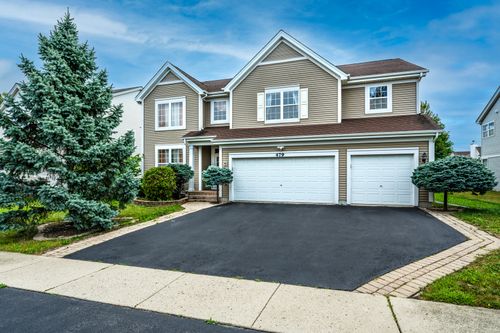 479 W Butterfield Ln, Round Lake, IL, 60073-5692 | Card Image