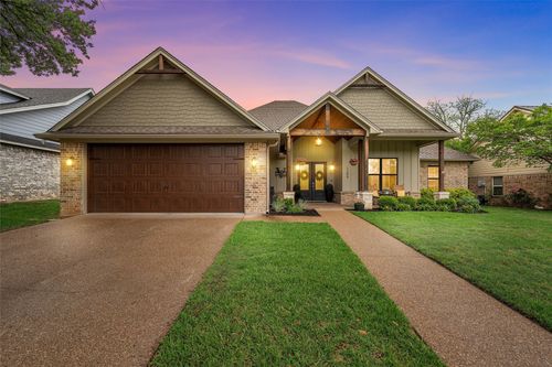 1204 N Davis St, West, TX, 76691-1003 | Card Image