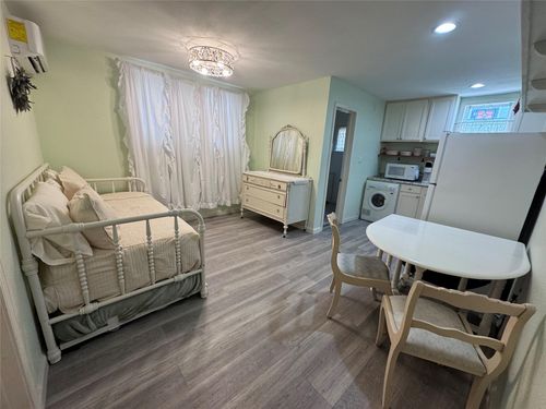 1806 Church St, Galveston, TX, 77550-4824 | Card Image
