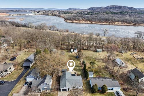 946 Water Street, Prairie Du Sac, WI, 53578 | Card Image