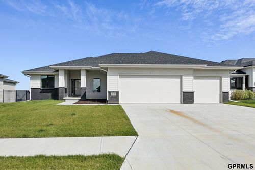 21138 Hartman Ave, Elkhorn, NE, 68022-5351 | Card Image