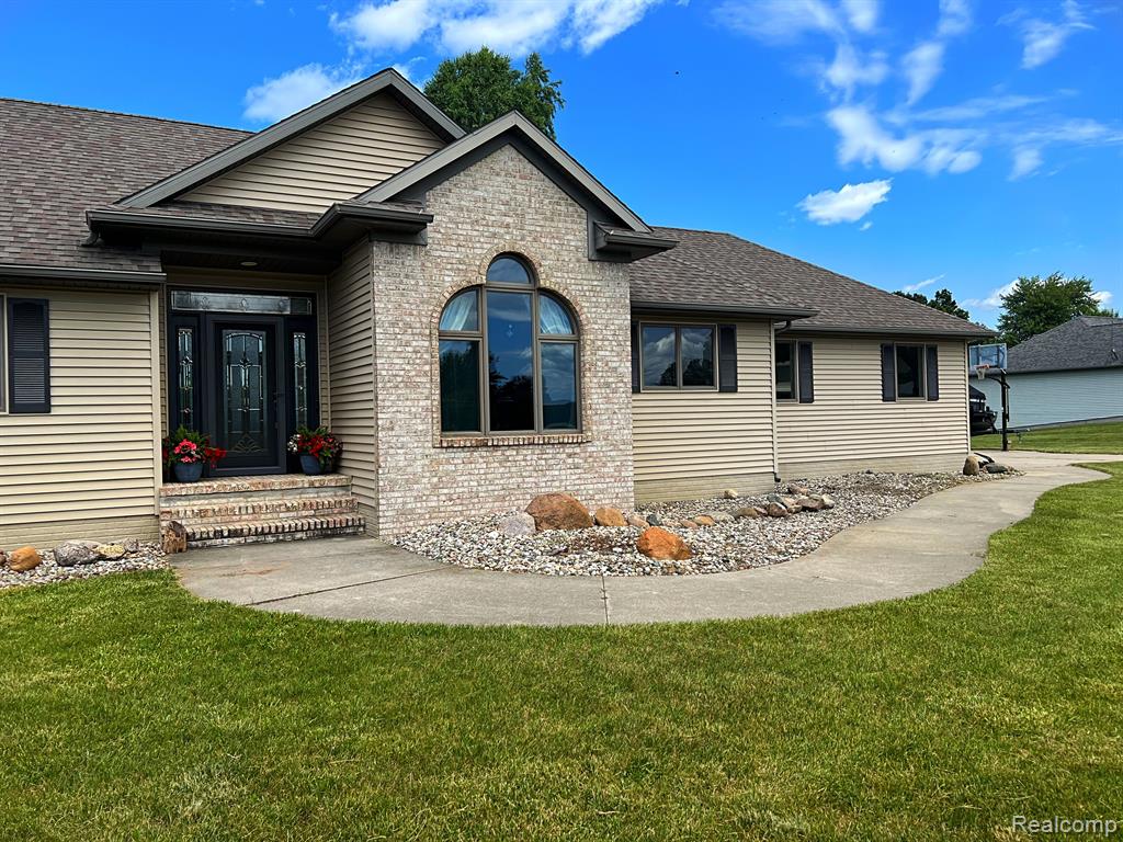 Sandy Ln, Columbiaville, MI 48421