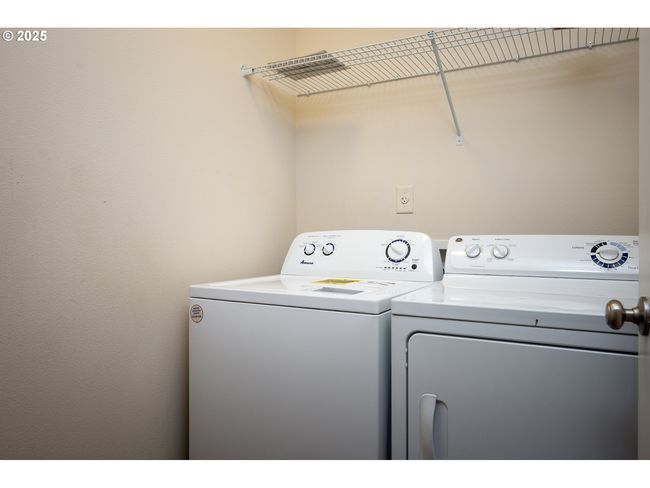 15264 Se Eckert Ln, House attached with 3 bedrooms, 3 bathrooms and 1 parking in Damascus OR | Image 25