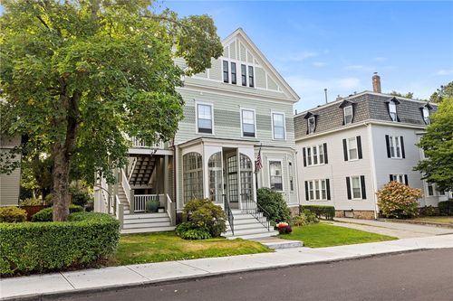17 Everett St, Newport, RI, 02840-2650 | Card Image