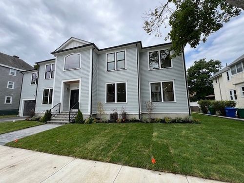 34 John St, Newton, MA, 02459-2305 | Card Image