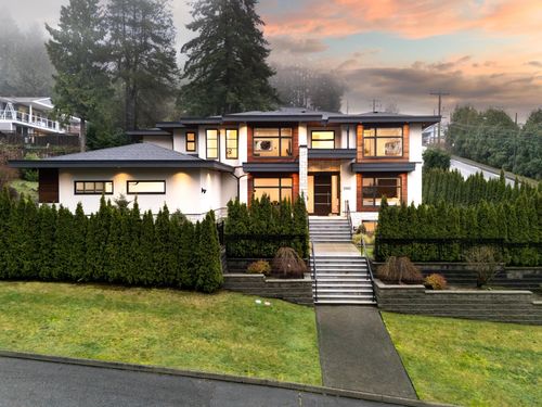 2902 St. Andrews Ave, North Vancouver, BC, V7N1Z4 | Card Image
