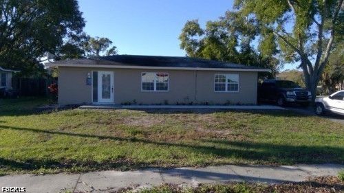 893 Iris Dr, North Fort Myers, FL, 33903-5218 | Card Image