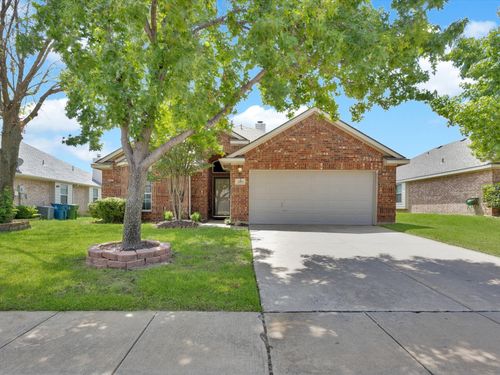 1909 Belmont Dr, Roanoke, TX, 76262-5015 | Card Image
