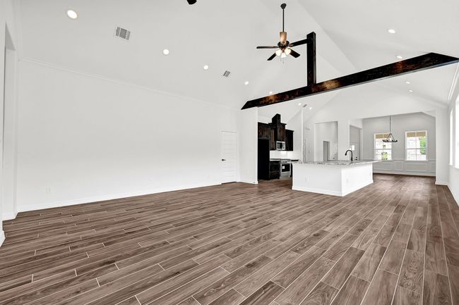 525 Little Spring Ct, House other with 4 bedrooms, 3 bathrooms and 2 parking in Anahuac TX | Image 4