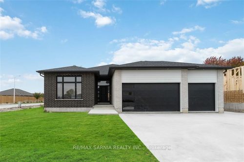 601 Sweetbay Crescent, Sarnia, ON, N7S0A8 | Card Image
