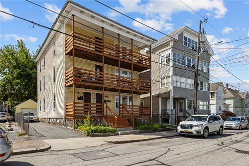 289 Mowry St, Woonsocket, RI, 02895-6470 | Card Image