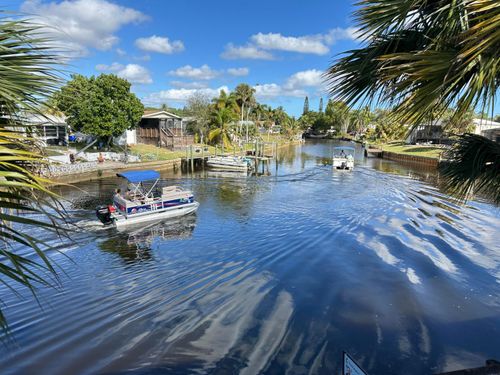 121 Se Paradise Pl, Stuart, FL, 34997-7327 | Card Image