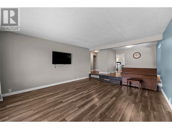 135 Whiteshield Cres, House other with 5 bedrooms, 3 bathrooms and null parking in Kamloops BC | Image 11