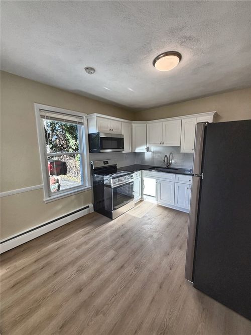 122 Englewood Ave, Pawtucket, RI, 02860-5473 | Card Image