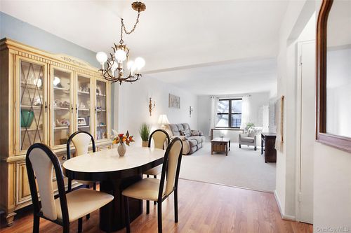 2o-22424 Union Tpke, Oakland Gardens, NY, 11364-3614 | Card Image