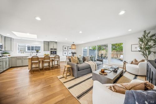 37 Spindrift Psge, Corte Madera, CA, 94925-1835 | Card Image