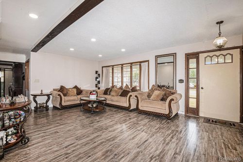 3432 S State Rd, Davison, MI, 48423-8755 | Card Image