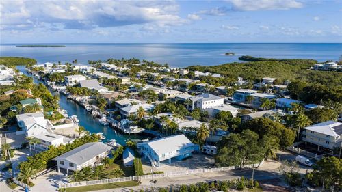 102 Harbor Dr, Tavernier, FL, 33070-2350 | Card Image