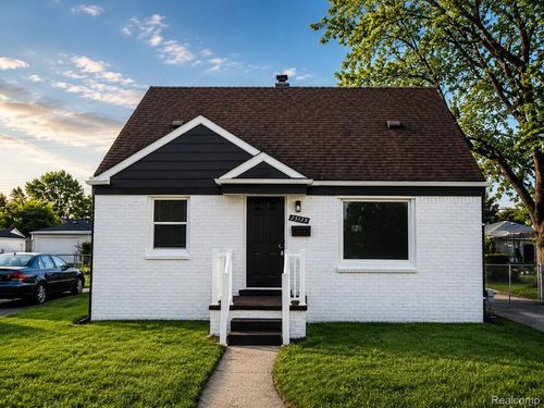 25123 Mackinac St, Roseville, MI, 48066-3921 | Card Image