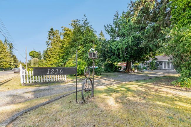 1226 Centre Rd, House other with 4 bedrooms, 2 bathrooms and 5 parking in Qualicum Beach BC | Image 16