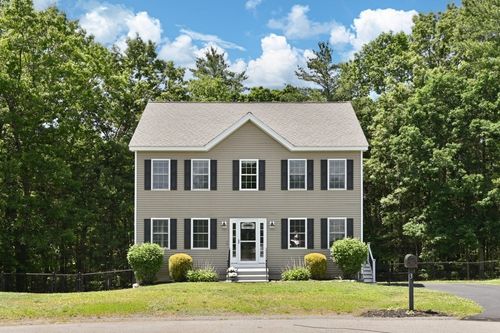 3 Poe Cir, Tyngsboro, MA, 01879-2734 | Card Image
