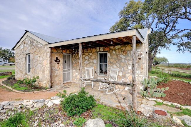 341 N Stallion Estates Dr, Home with 2 bedrooms, 2 bathrooms and 3 parking in Spring Branch TX | Image 26