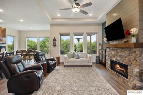11755 Fenwick St, Papillion, NE, 68046-5021 | Card Image