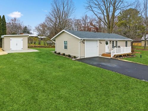 N6583 Daffodil Road, Sugar Creek, WI, 53121 | Card Image