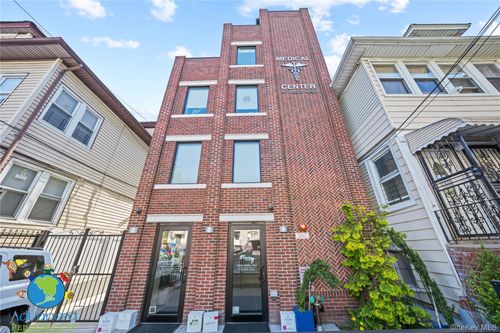 3712 92nd St, Jackson Heights, NY, 11372-7930 | Card Image