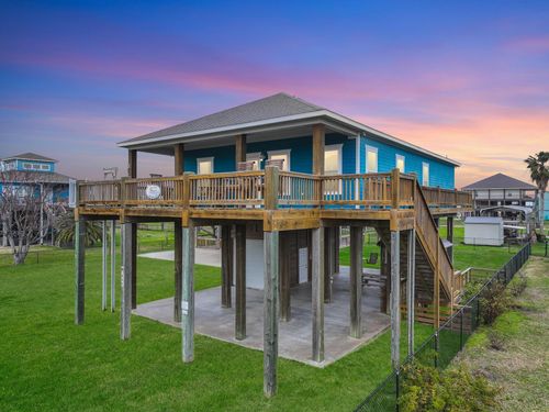 866 Wommack, Crystal Beach, TX, 77650 | Card Image