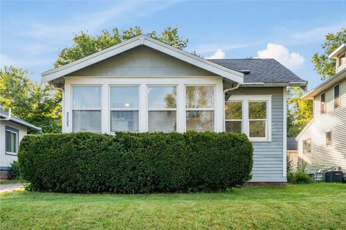 2523 1st Ave Se, Cedar Rapids, IA, 52402-4942 | Card Image