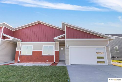 3109 W Laux Dr, Hastings, NE, 68901-2724 | Card Image
