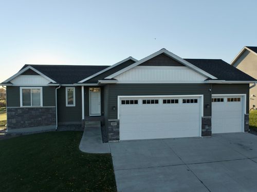 601 Golfview Ave, Zumbrota, MN, 55992-2600 | Card Image