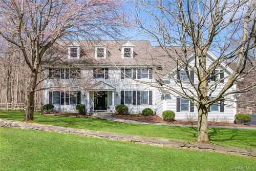 9 Gifford Lake Dr, North Castle, NY, 10504-2712 | Card Image