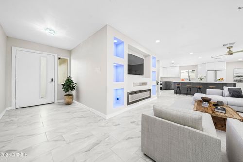 8202 E Whitton Ave, Scottsdale, AZ, 85251-5824 | Card Image