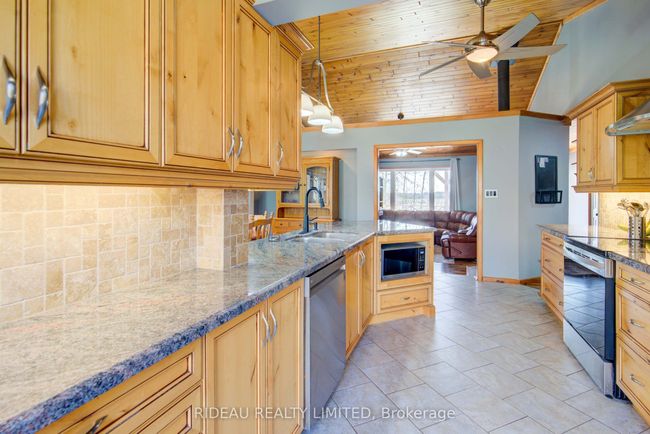 303 Tower Rd, House other with 3 bedrooms, 2 bathrooms and 6 parking in Lansdowne ON | Image 29