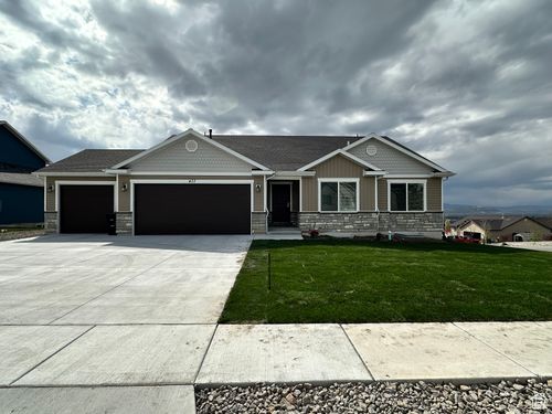 437 N 800 E, Hyde Park, UT, 84318-3383 | Card Image