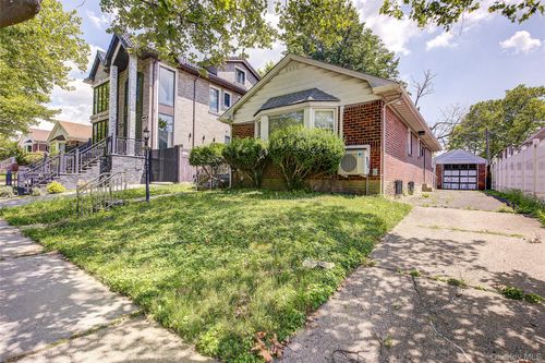 227-12 53rd Avenue, New York, NY, 11364 | Card Image
