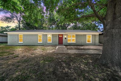 View of front of the home with front yard | Image 1