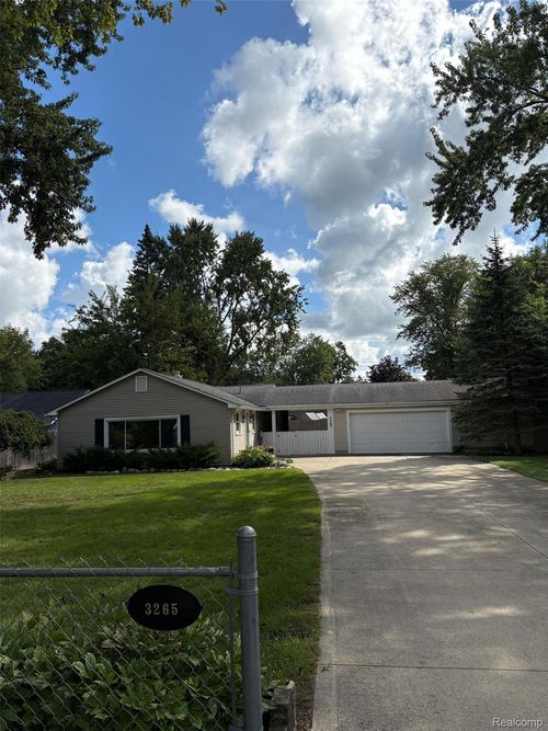 3265 Chambourne St, Commerce Township, MI, 48382-4609 | Card Image