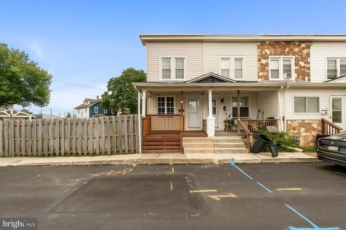 16 Richardson Ave, LINWOOD, PA, 19061-4205 | Card Image