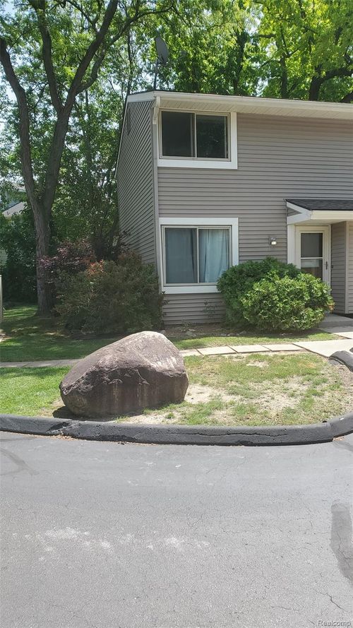616 Rickett Rd, Brighton, MI, 48116-1861 | Card Image