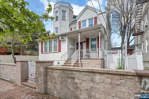 113 Oakwood Ave, Cliffside Park, NJ, 07010-1012 | Card Image