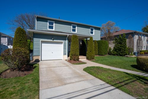 2386 Hampton Ave, Seaford, NY, 11783-3117 | Card Image