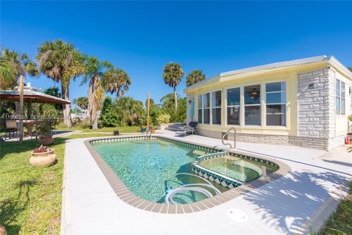 8243 Pinetree Ln, ENGLEWOOD, FL, 34224-8938 | Card Image