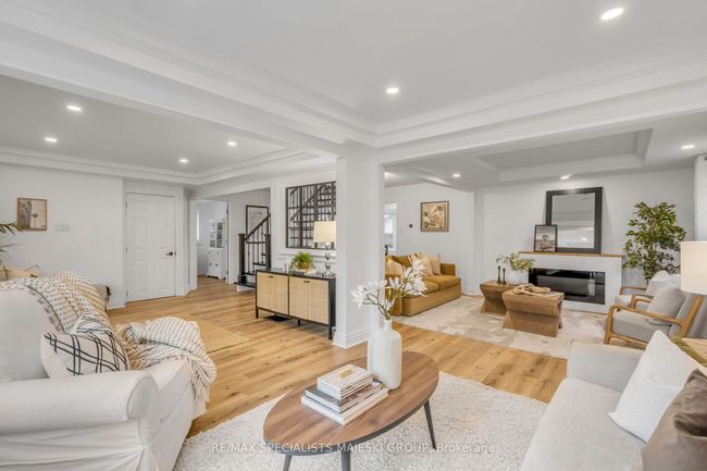 23 Carnation Ave, House other with 5 bedrooms, 3 bathrooms and 4 parking in Etobicoke ON | Image 5