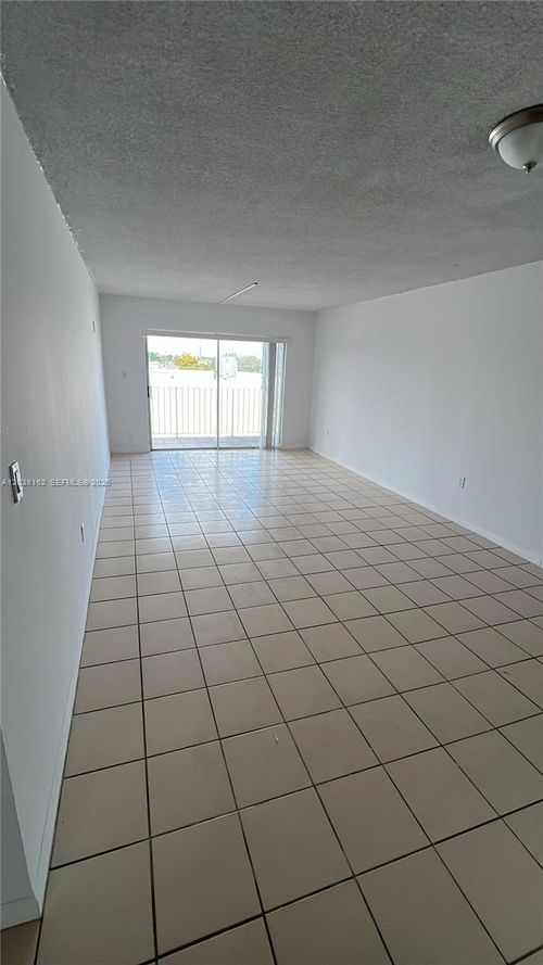 402-4480 Palm Ave, Hialeah, FL, 33012-4057 | Card Image