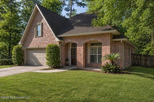 682 Hilo Way, Diamondhead, MS, 39525-3889 | Card Image