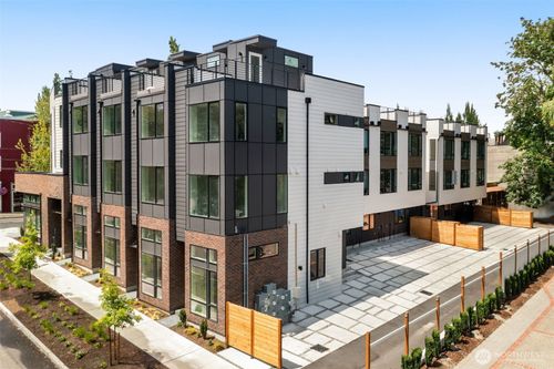 1104 B 34th Ave, Seattle, WA, 98122 | Card Image